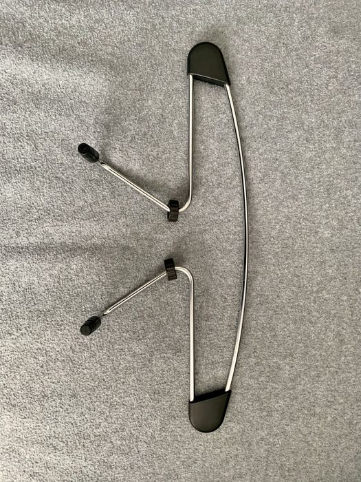 Закачалка за дрехи за кола