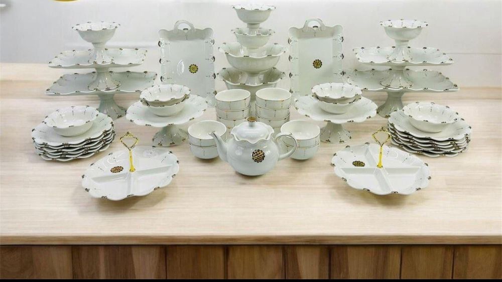 Срочно продам белый сервиз!