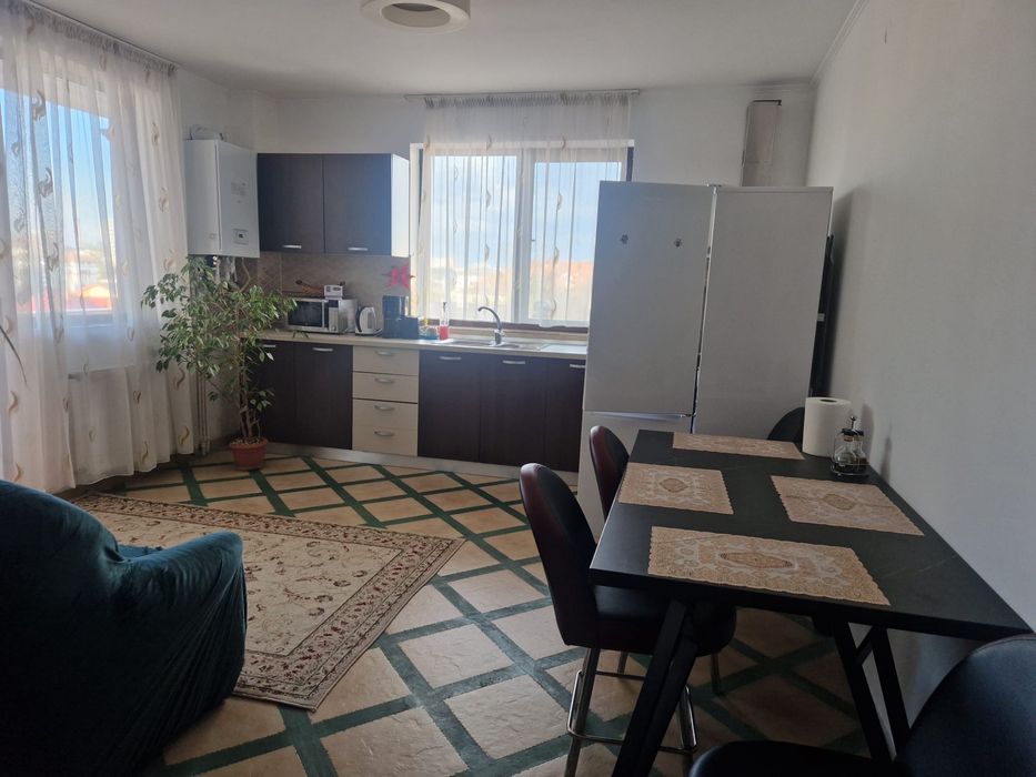Inchiriez apartament