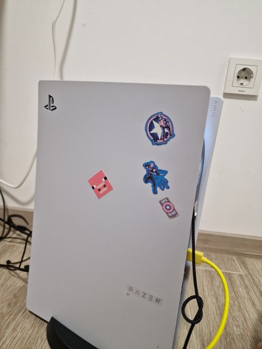 Продавам плейстейшън 5