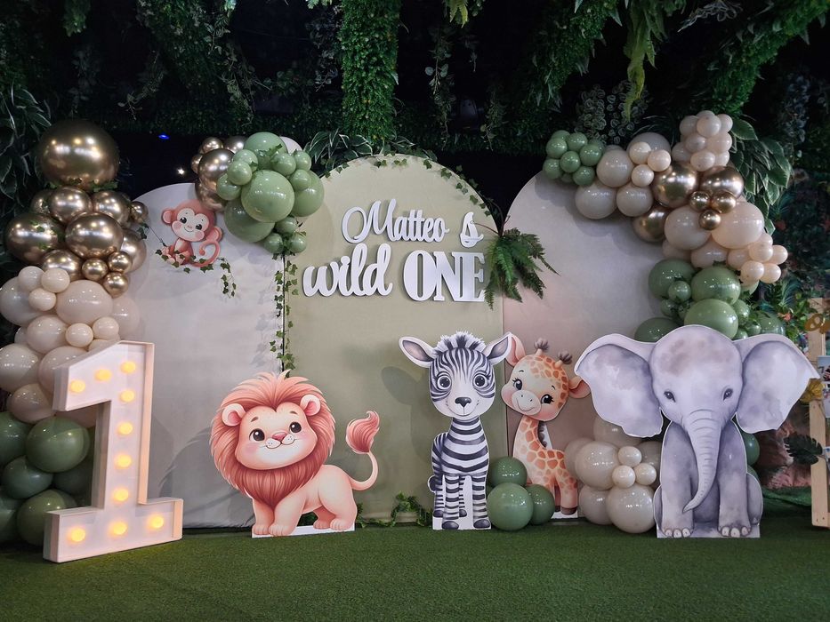 Aranjamente botez Photocorner Arcada baloane Decor flori cristelnita