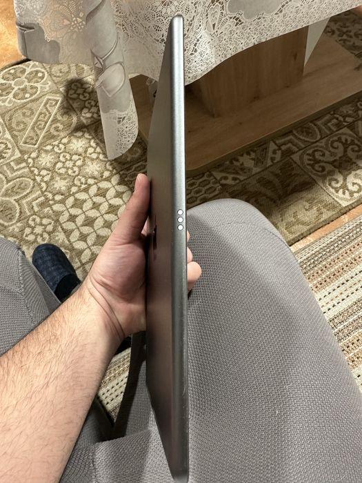 Продавам IPAD 9 64GB  за части