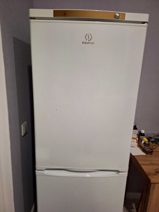 Холодильник б/у.
