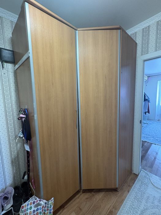 Большой шкаф для одежды и хранения