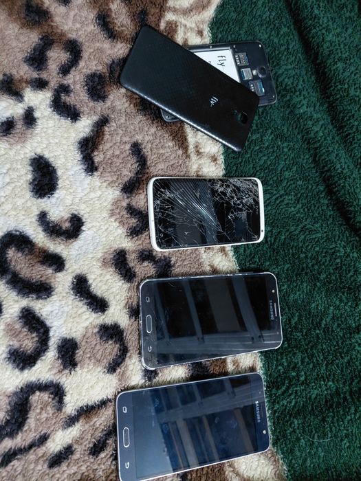 Продам телефоны на запчасти