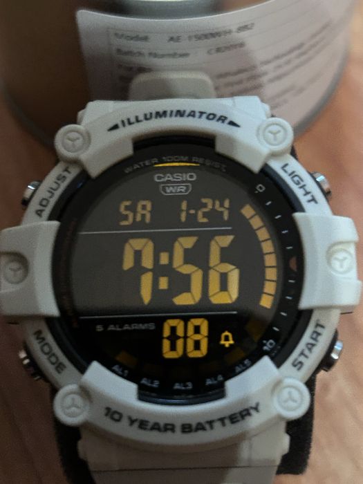 Чисто нов часовник Casio AE1500WH8B2V бял