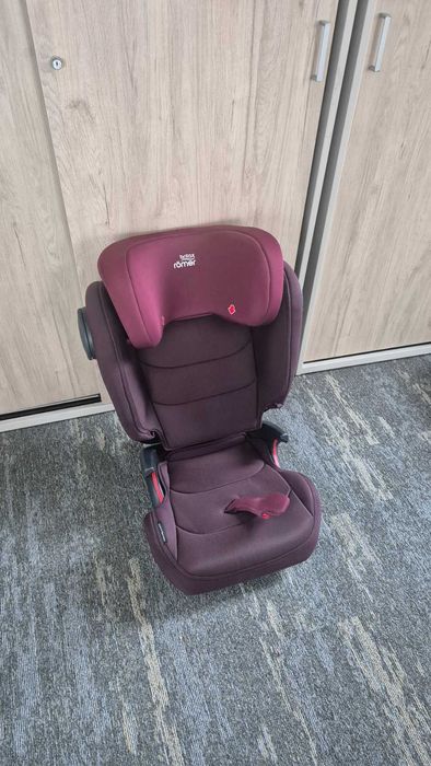 Britax Römer KIDFIX III M (15-36 kg) - Culoare Burgundy, ISOFIX