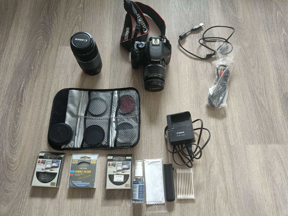 Canon EOS 550 D cu Kit si 2 Obiective Canon (18-55mm, 75-300mm)