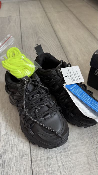 Продам кроссовки….