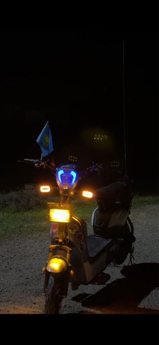 Скутер леопард синий свет