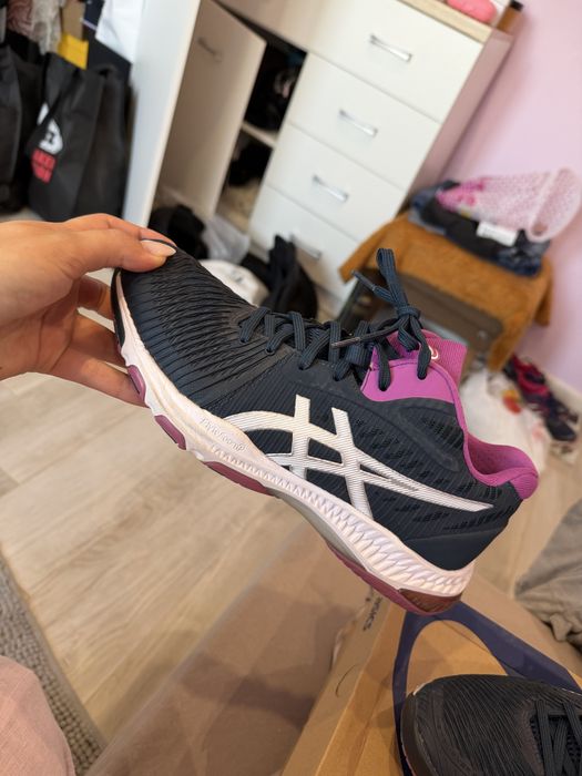 Маратонки Asics за волейбол