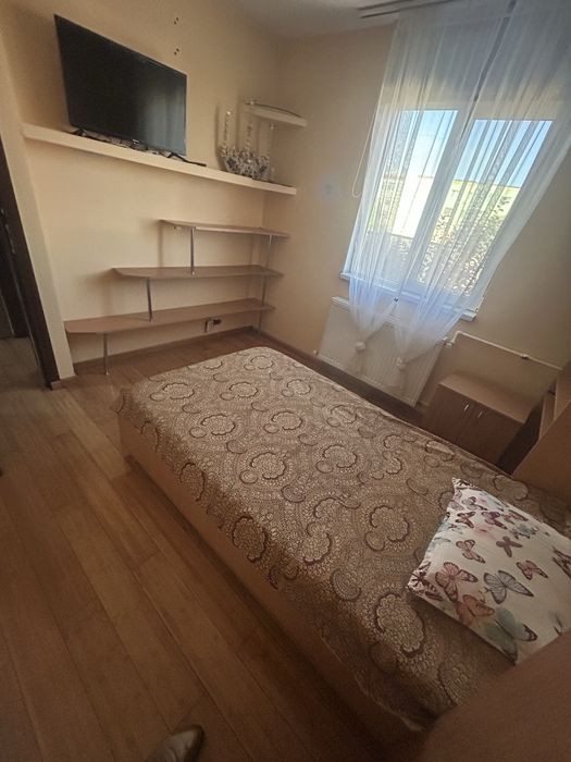 Inchiriez apartament