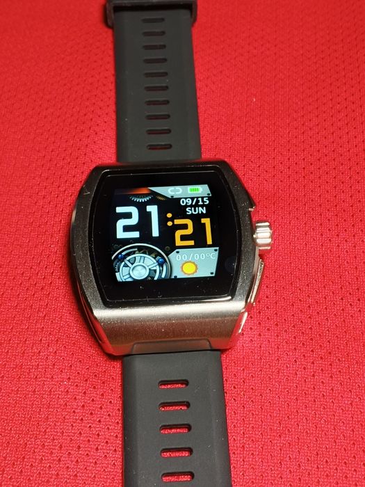 C1 smartwatch nou in cutie