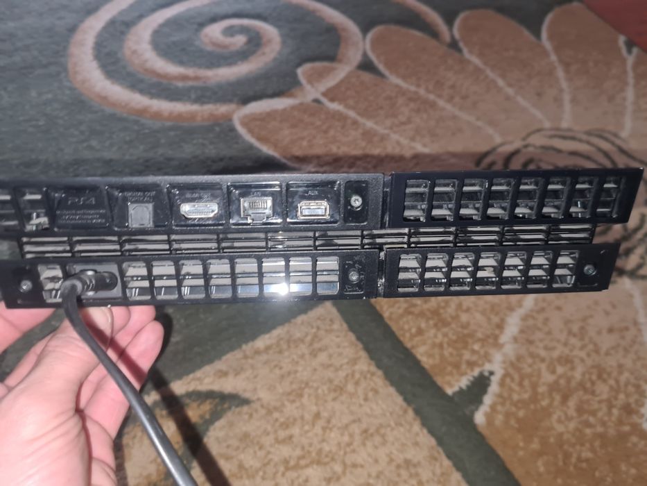 Продам  sony playstation 4