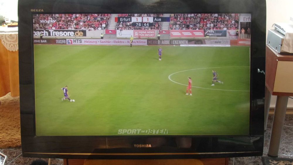 TV 32 inch Toshiba HD LED 1368 x 780 with remote controller - full working TV