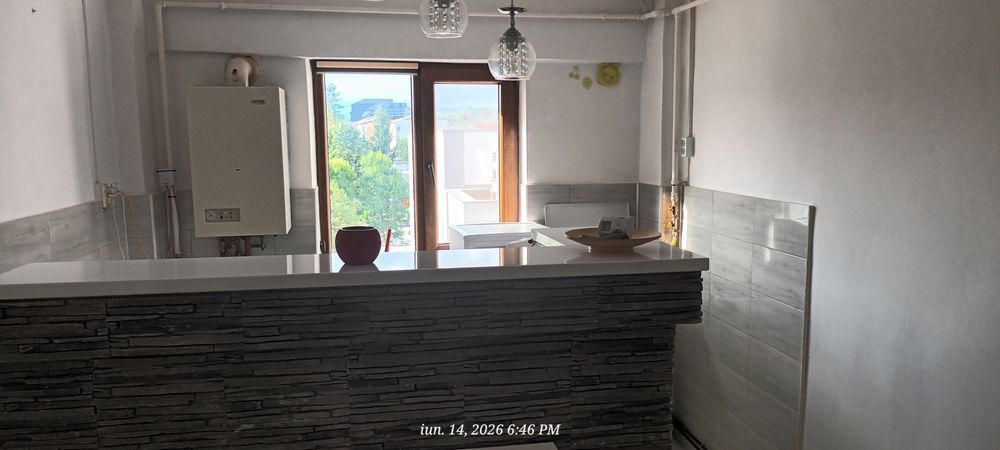 Închiriez apartament 2 camere!