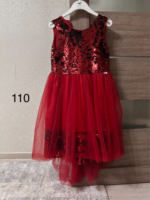 Продам нарядные платья для девочек