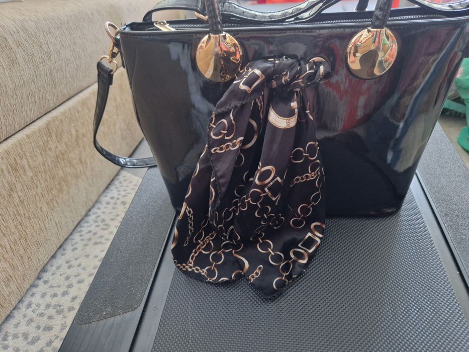 Geanta eleganta din lac