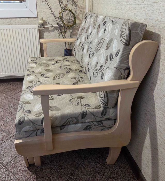 Продавам диванче