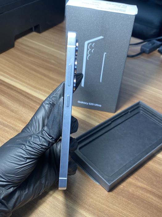 Samsung Galaxy s25 ultra • 256 GB • Titanium Silverblue