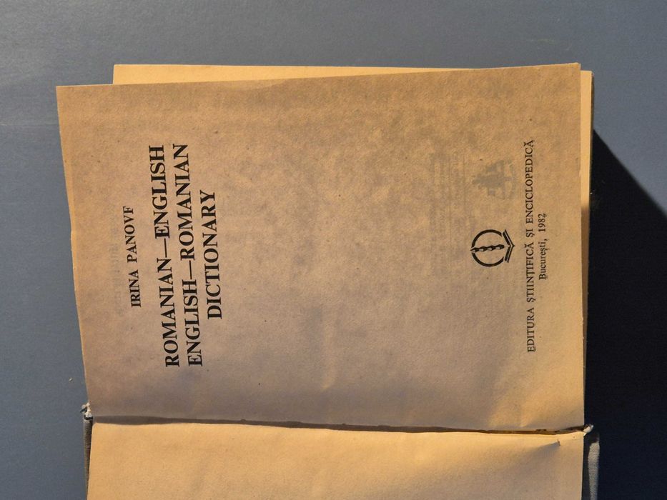 Doua dictionare, editii diferite, Roman - Englez si Englez - Roman