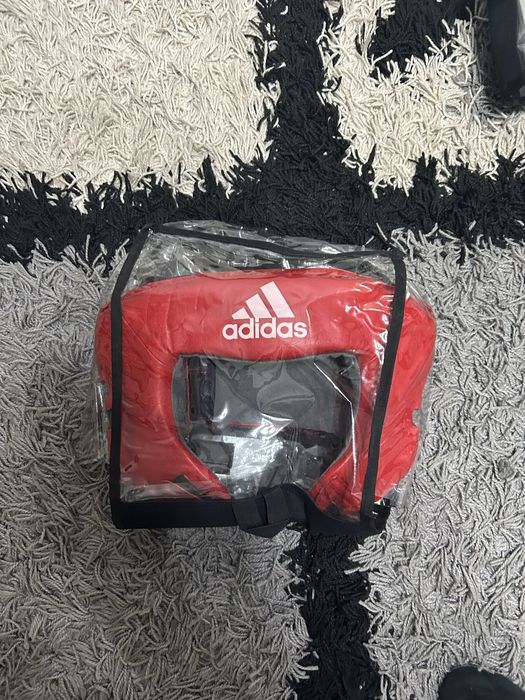 Боксерский шлем adidas aiba