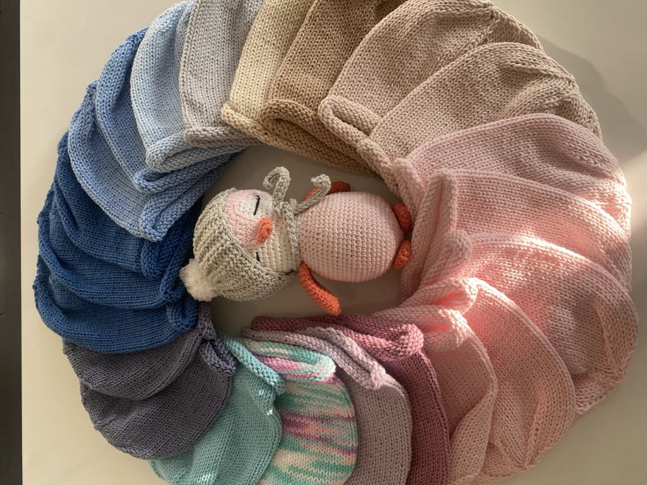 Страхотни ръчно плетени меки пролетни шапчици