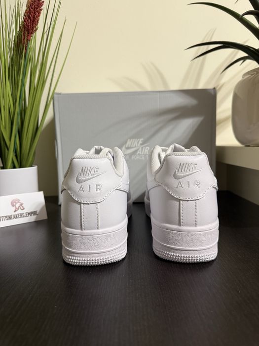 Nike Air Force 1 Triple White