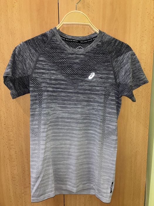 Дамски тениски Asics 15 лв брой