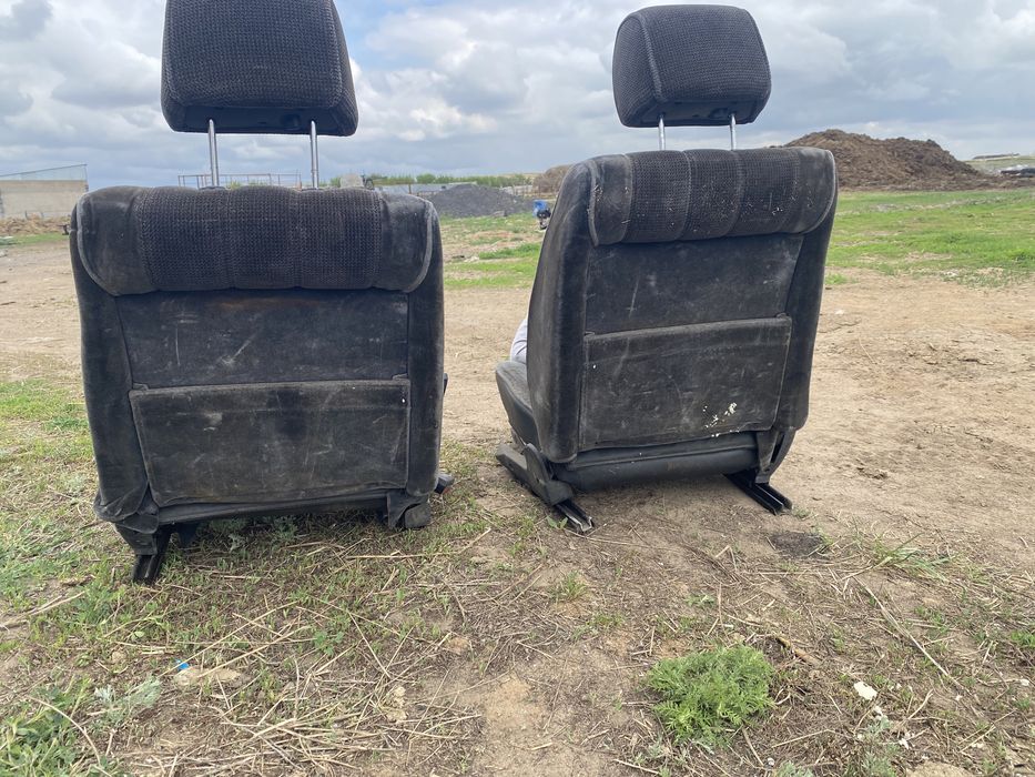 Сидения передние