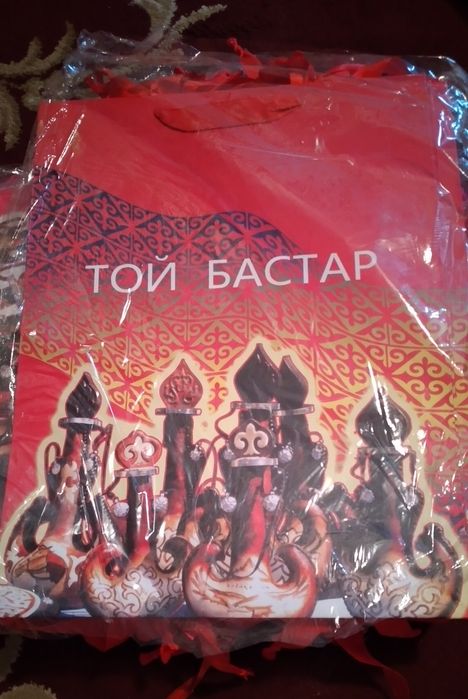 Той бастар подарочный картонный пакет