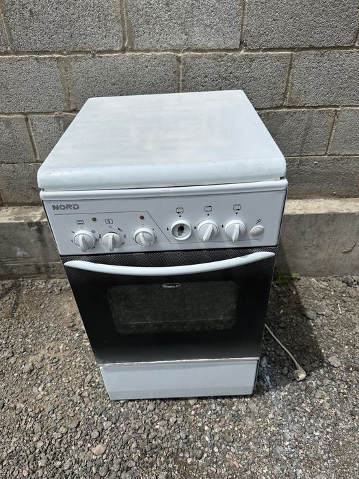 Продам газовую плиту