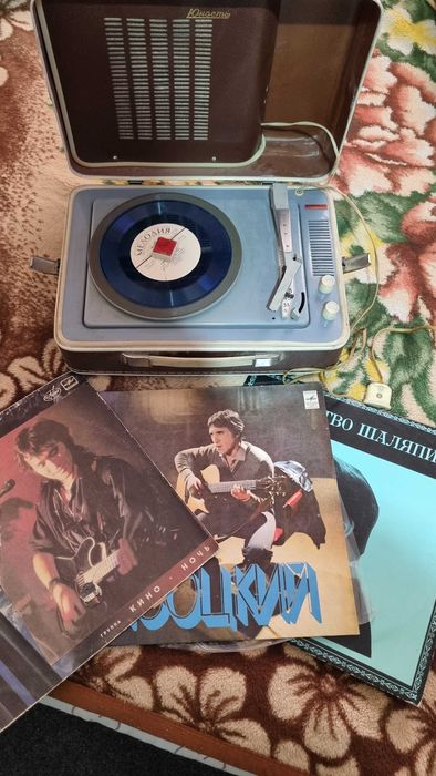 Виниловый проигрователь Юность