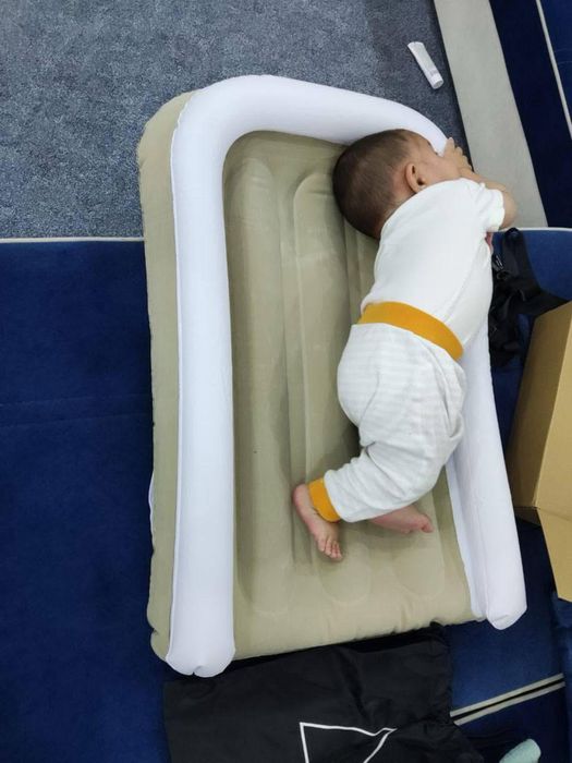 Подушка в самолет для детей, с ремнями и насосом