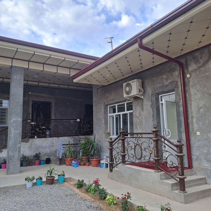 Uchqahramon arinter. Chala qozo ichkari emas yaxshi joy.6 sotx