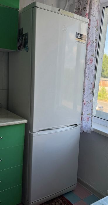 Холодильник Indesit