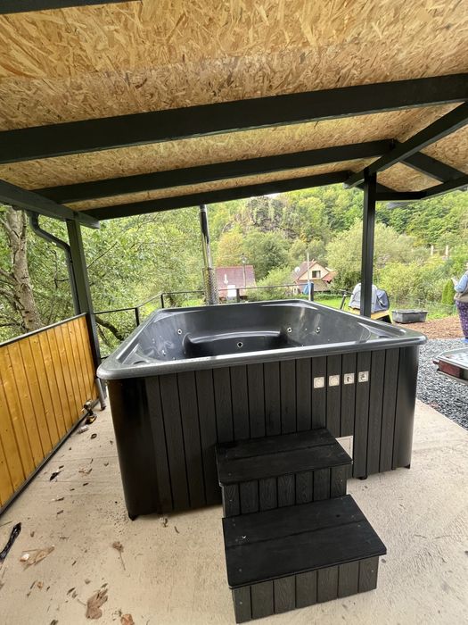 Jacuzzi piscină pătrat