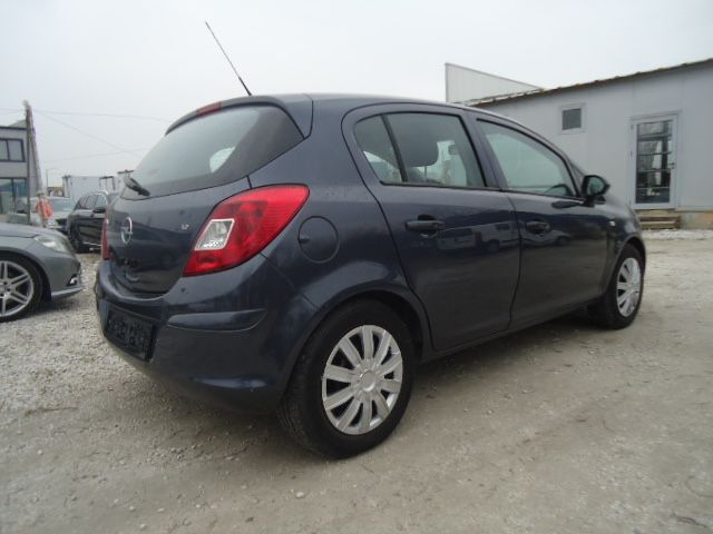 Opel Corsa 1.2 бензин 4 врати