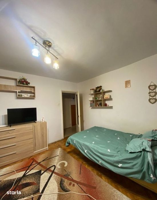 Apartament 2 camere + bucatarie, baie si balcon