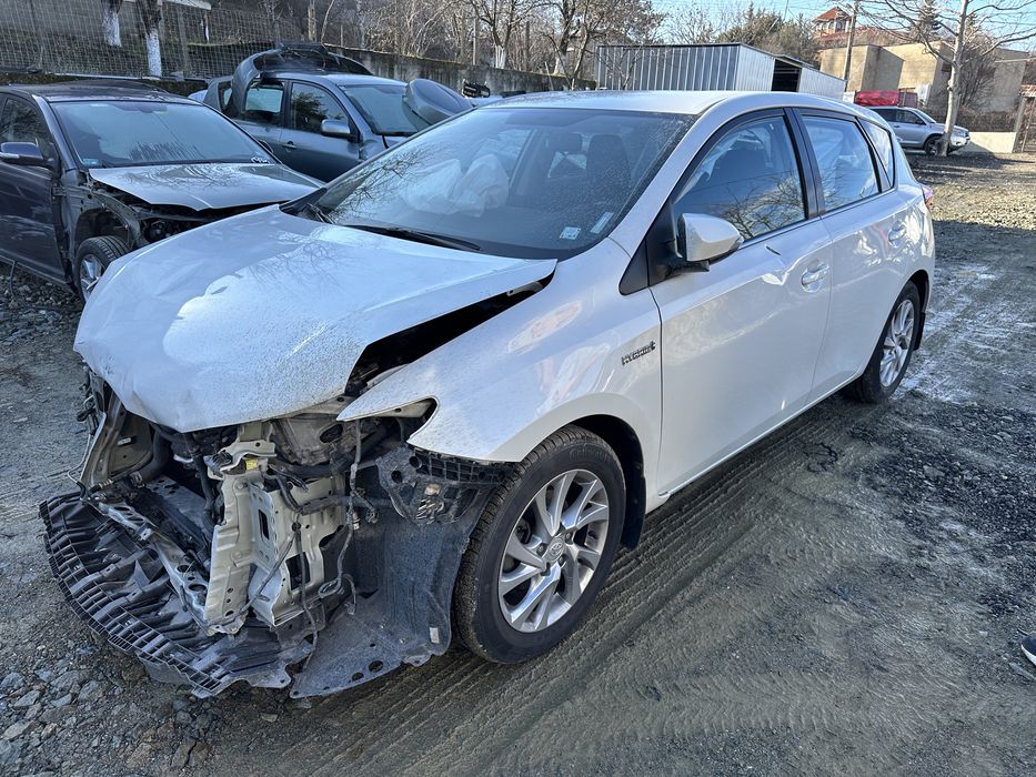 Toyota Auris Тойота Аурис 1.8 hybrid CVT 136 кс 2016г НА ЧАСТИ!
