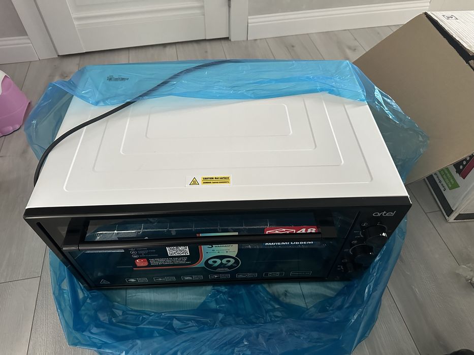 Продам духовку  artel новый