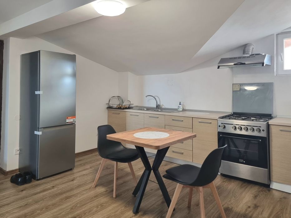 Inchiriere apartament,cu două camere,Mansardă,Str. Magrini Târgoviște