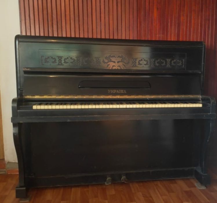 Продам пианино Украина