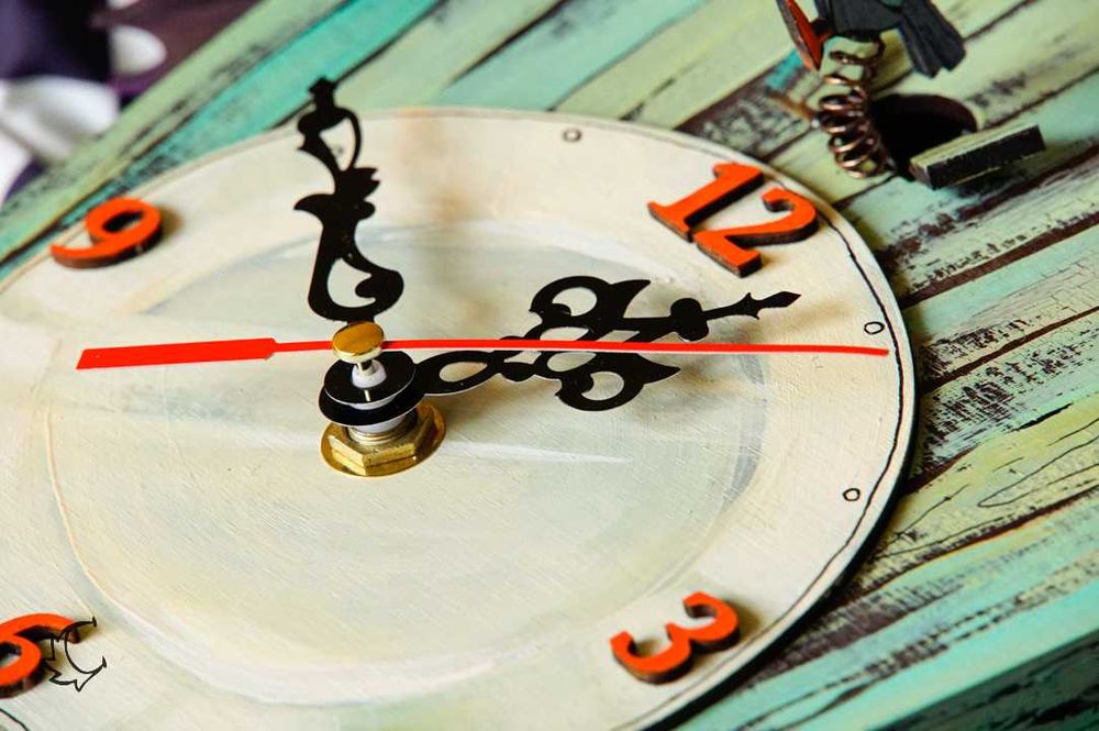 Ръчно изработен дървен часовник „Къщичка с кукувица“