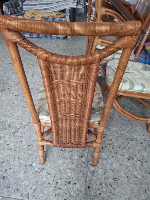 Vand masa noua 4 /6 scaune din ratan si lemn masiv