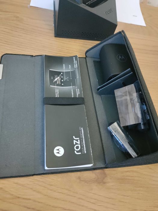 НОВ Motorola Razr 2019 • 128GB • Оригинална кутия + кожен калъф