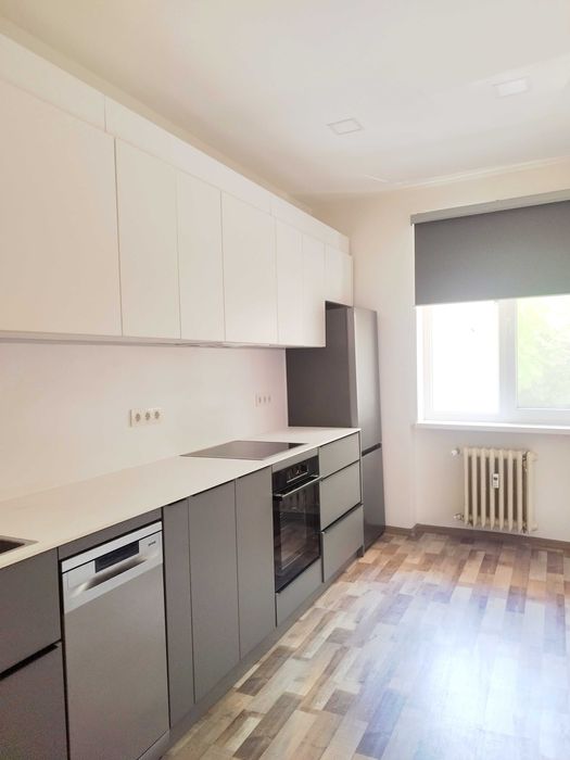 ТОП! Ремонтиран 2-стаен до зала „Кракра“, санирана сграда,  – Център