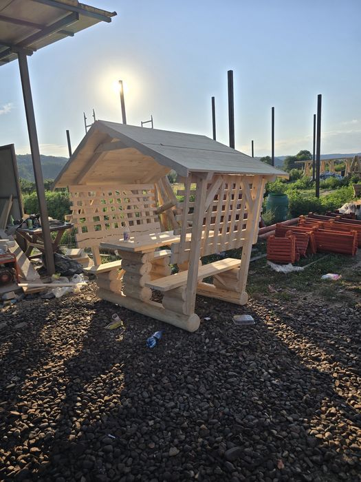 Foisor  rustic din lemn masiv bușteni