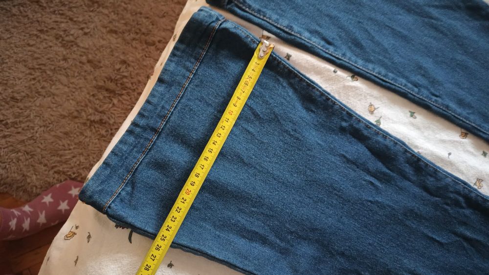 Blugi evazați elastici