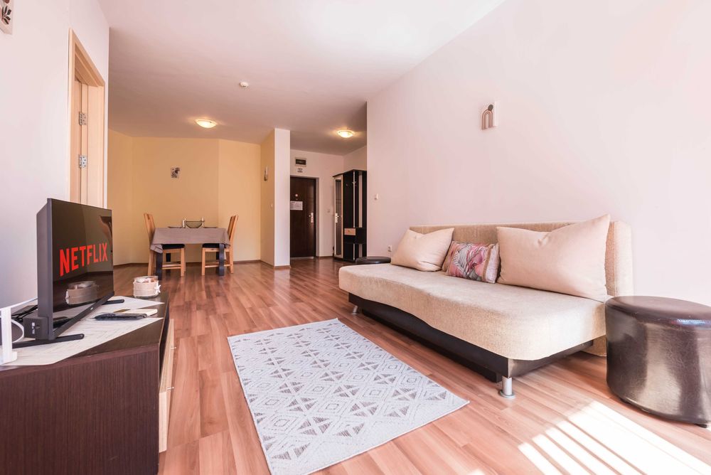 Дава се под наем Двустаен апартамент в к.к. Златни пясъци - 61 кв.м за 357 € - Снимка #1